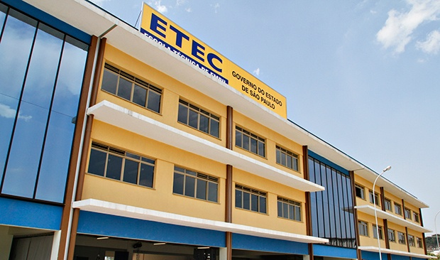 Fachada da Etec de Embu